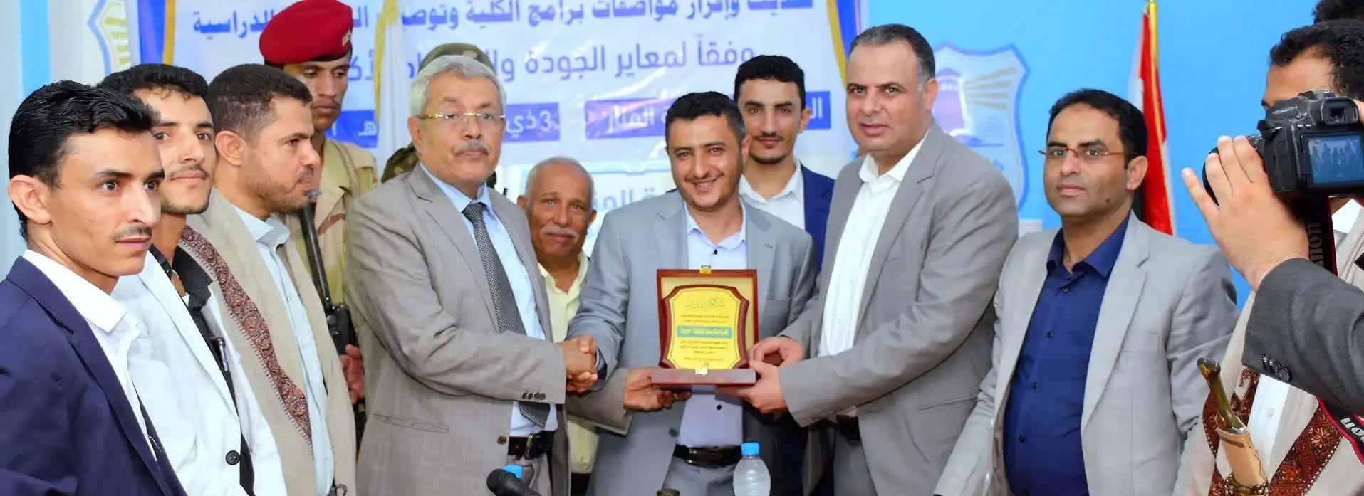 تكريم وزير التعليم ومحافظ حجة